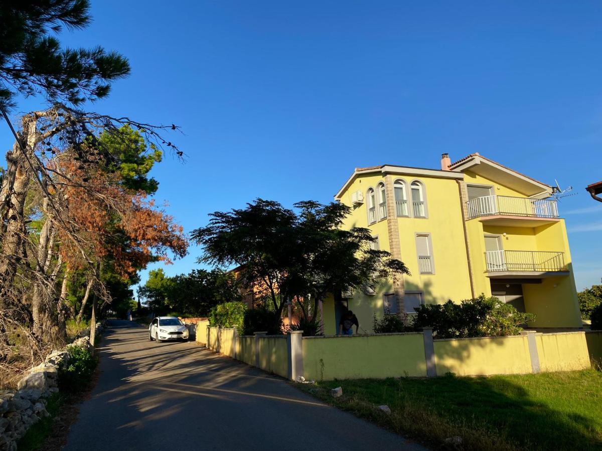 Villa Mena วีร์ ภายนอก รูปภาพ